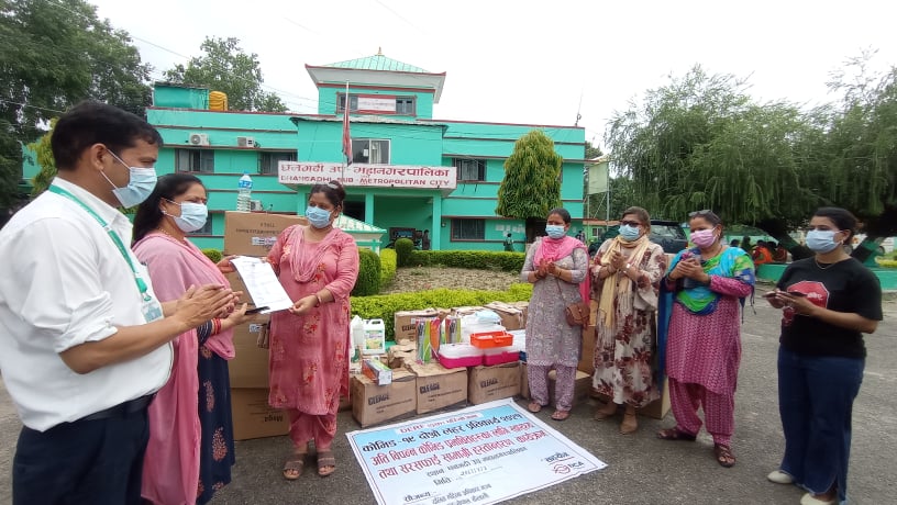 कोरोना प्रभावितलाई दलित अधिकार मञ्चको नगद सहयोग